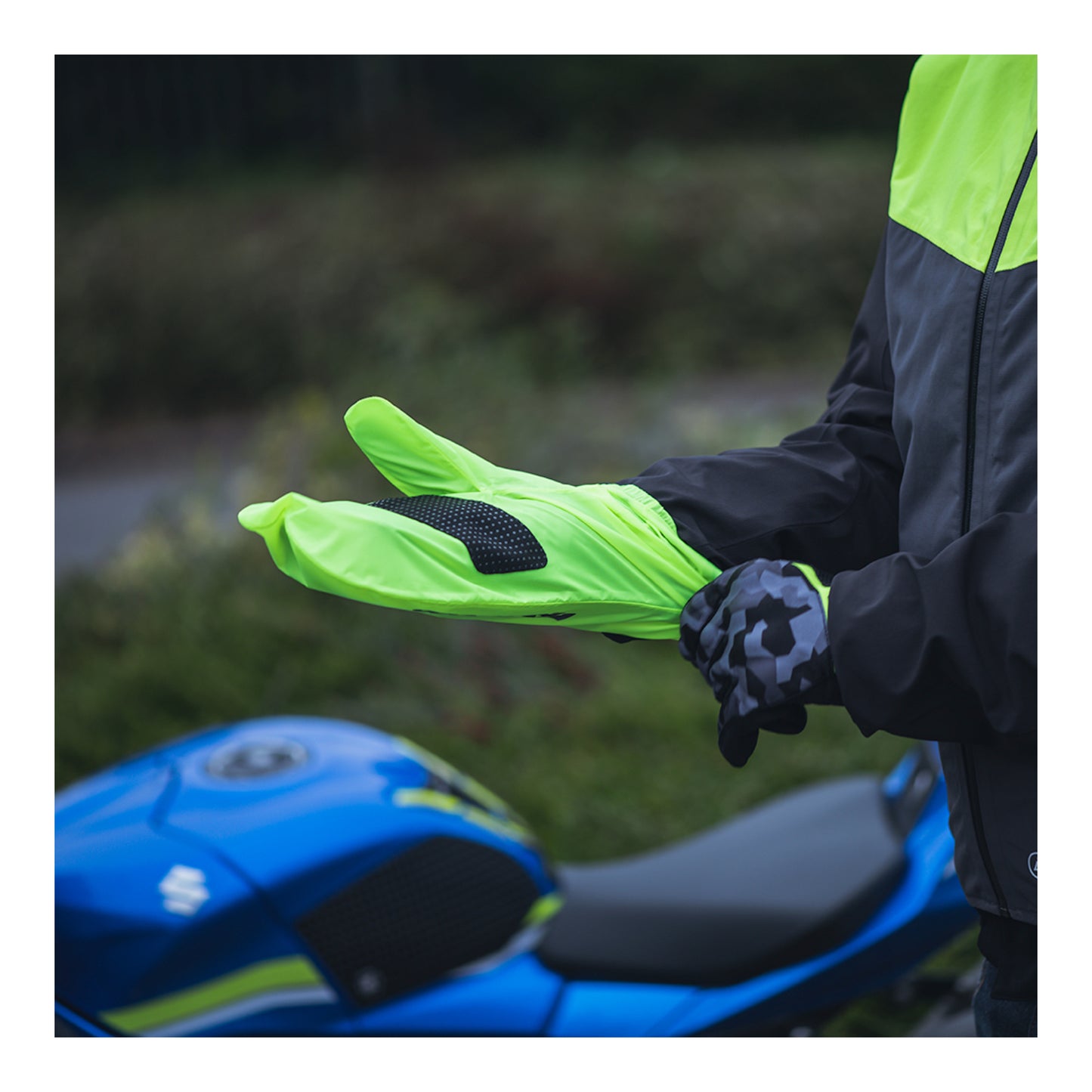 Oxford Rainseal Waterproof Over Gloves - Black / Fluro (L / XL)
