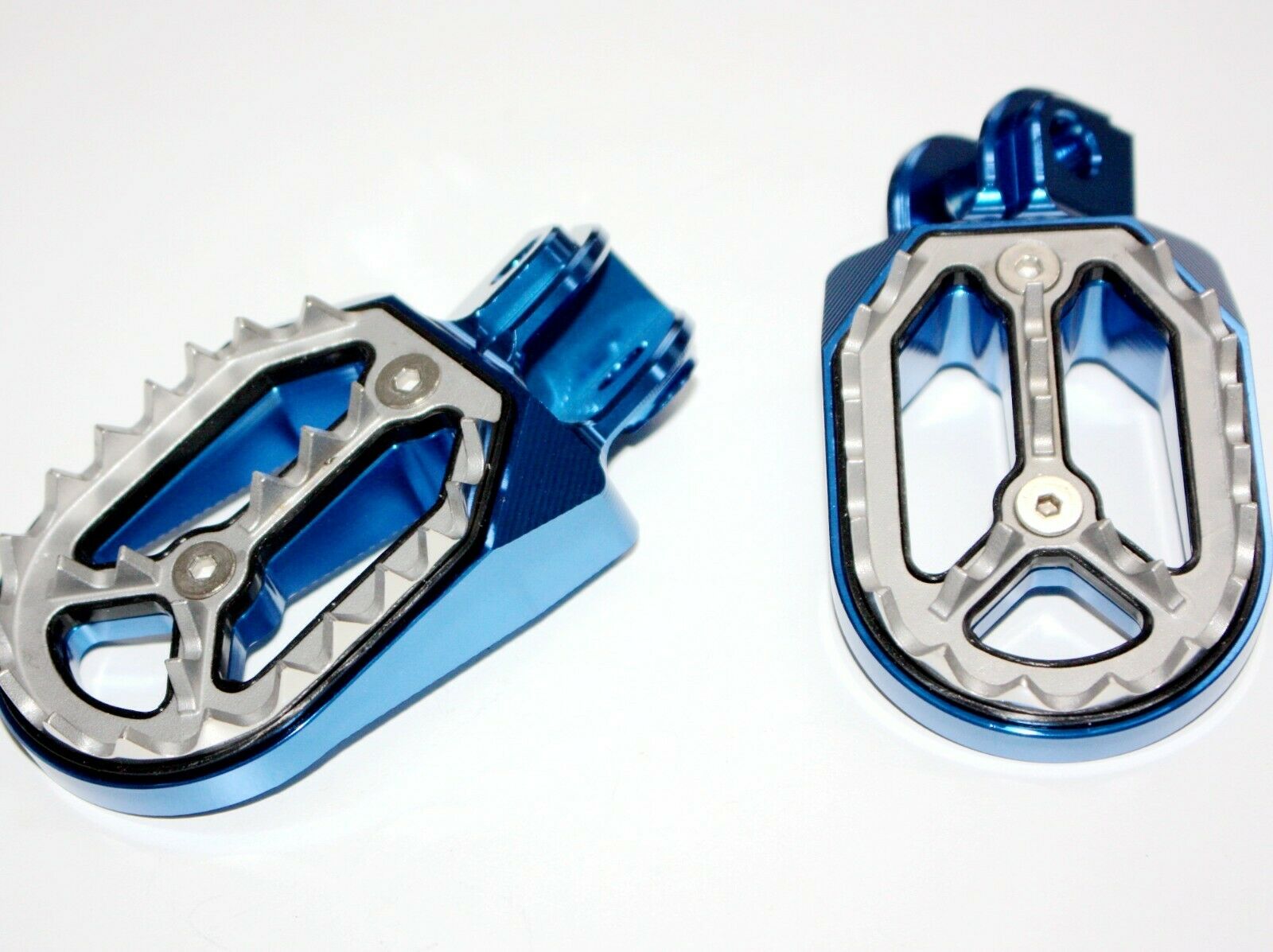 CNC BLUE Stainless Footpeg Foot Pegs Rest Pedal FX205 65SX MX MOTORCYCLE BIKE