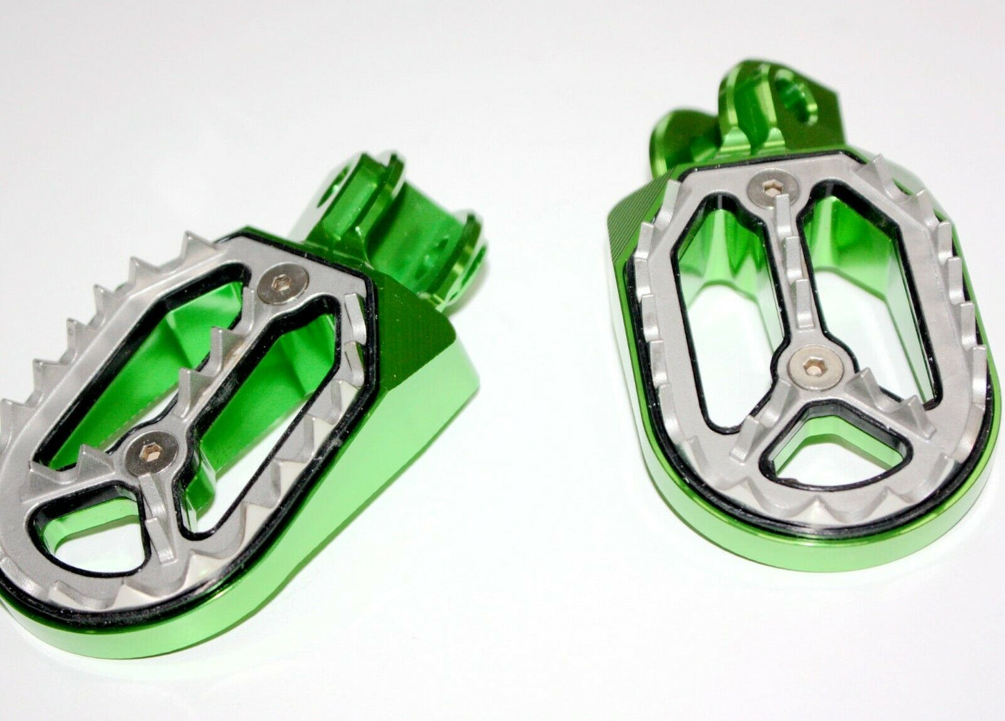 CNC GREEN Stainless Footpeg Foot Pegs Rest Pedal FX205 65SX MX MOTORCYCLE BIKE