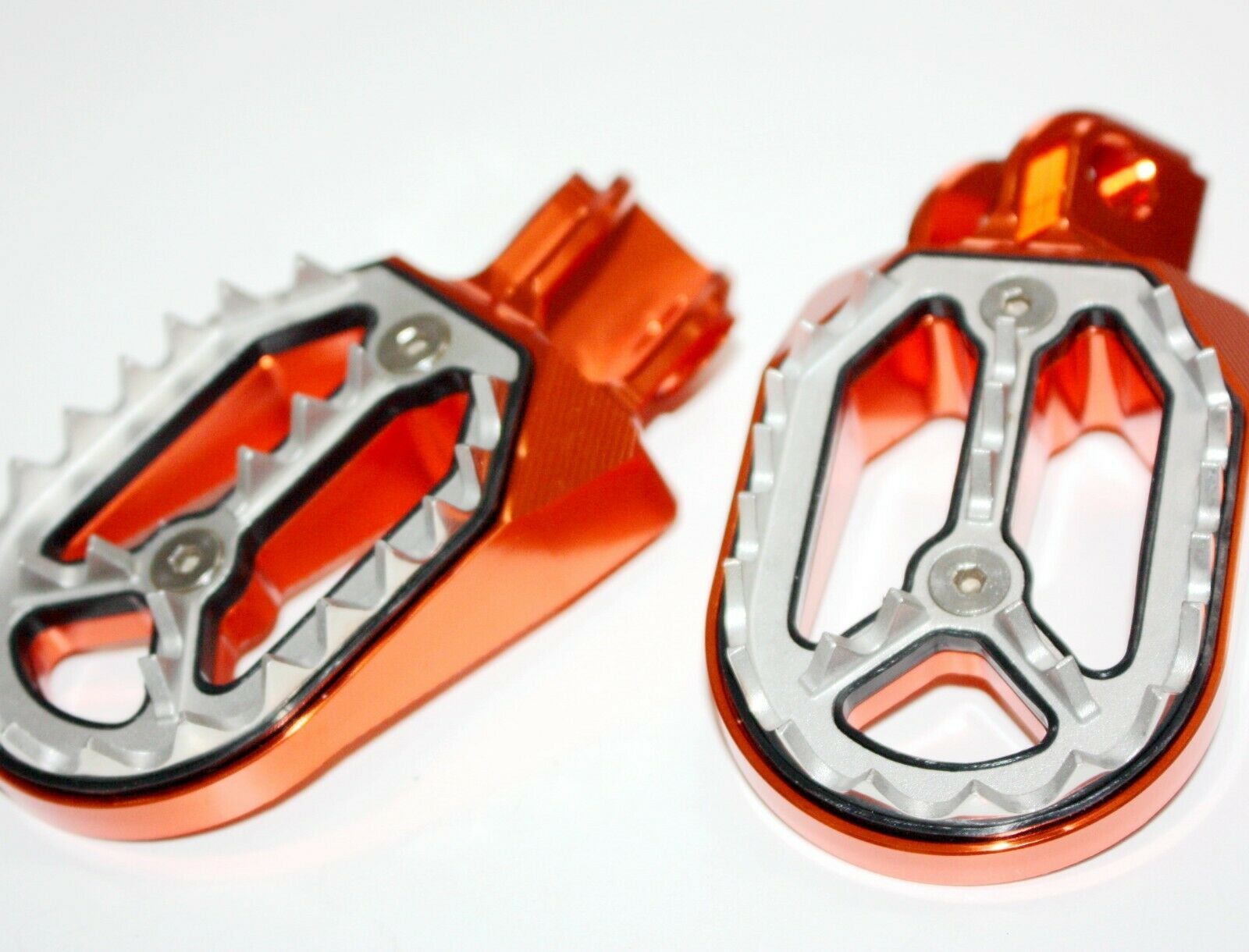 CNC ORANGE Stainless Footpeg Foot Pegs Rest Pedal FX205 65SX MX MOTORCYCLE BIKE