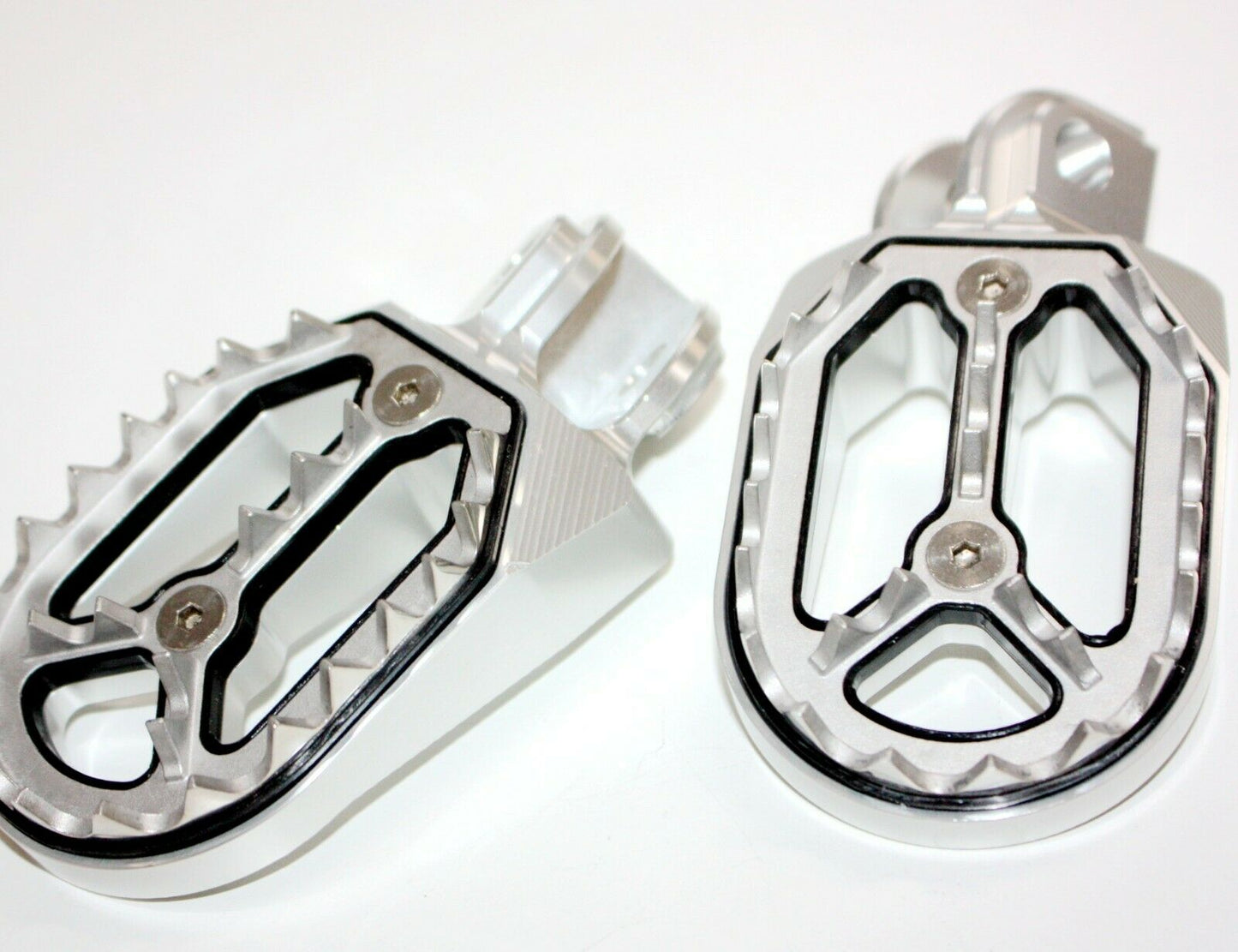 CNC SILVER Stainless Footpeg Foot Pegs Rest Pedal FX205 65SX MX MOTORCYCLE BIKE